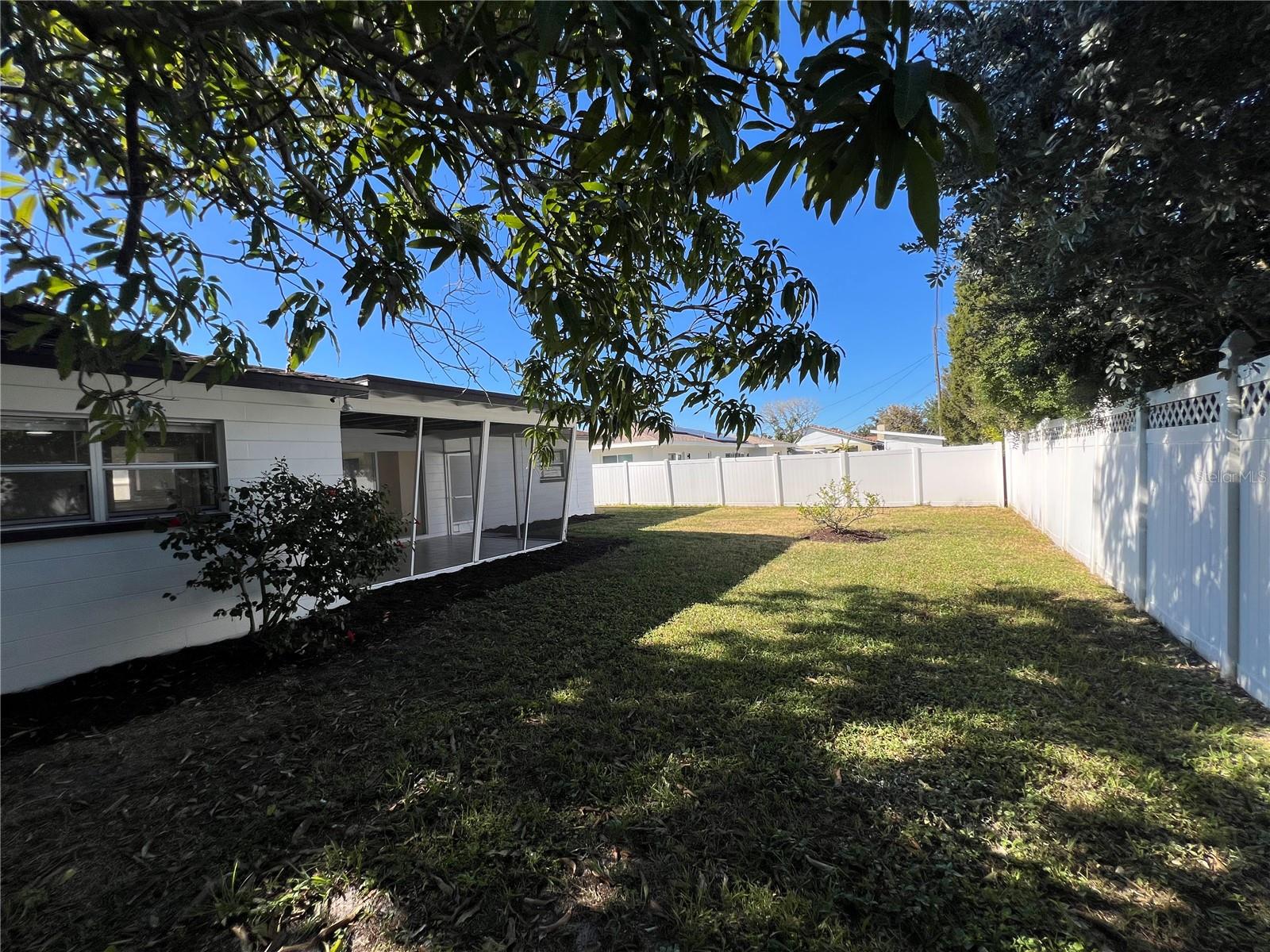 Image 44 of 63 For 2502 Tropical Shores Drive Se