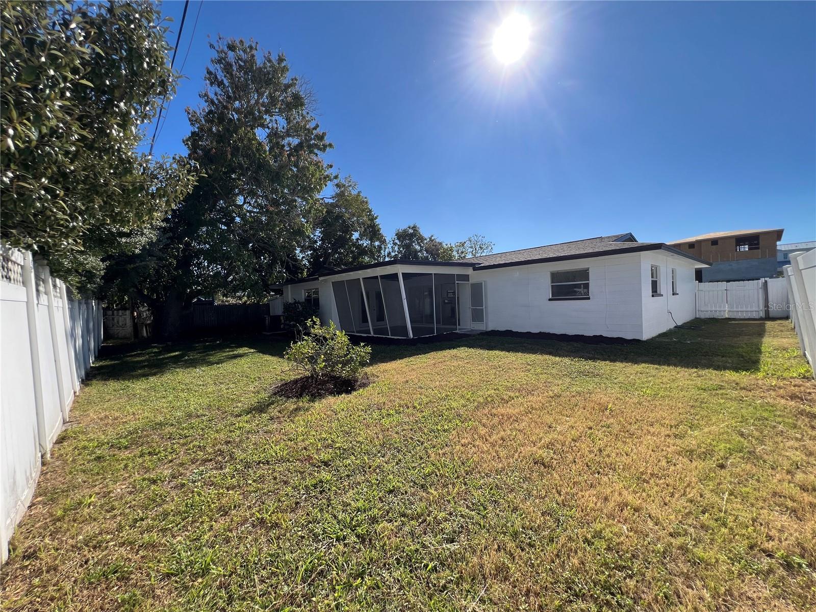 Image 46 of 63 For 2502 Tropical Shores Drive Se