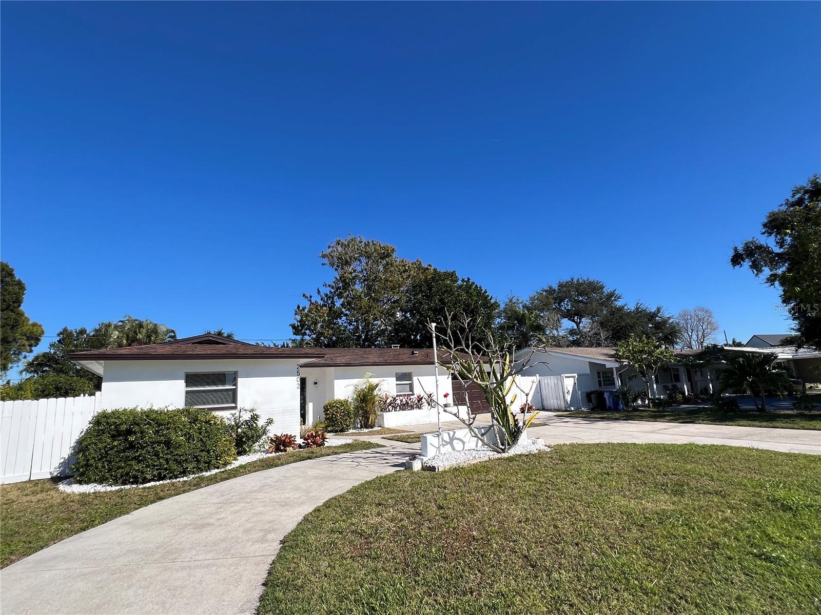 Image 51 of 63 For 2502 Tropical Shores Drive Se