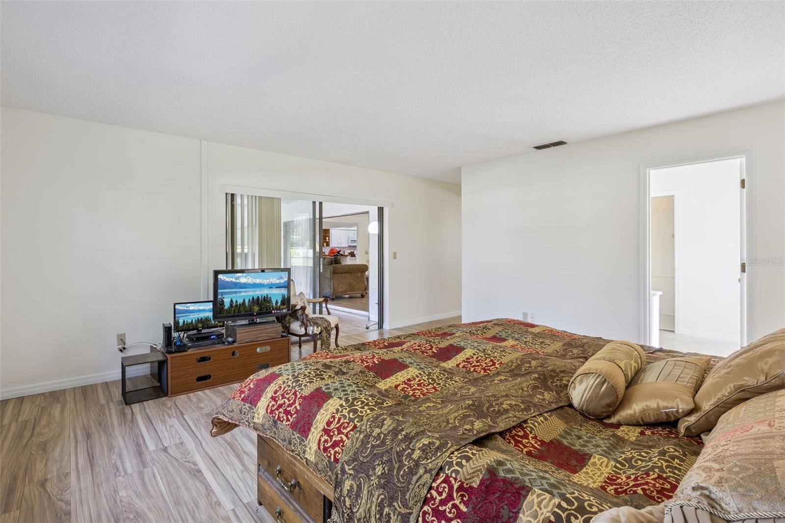 Image 14 of 36 For 1546 Stormway Court