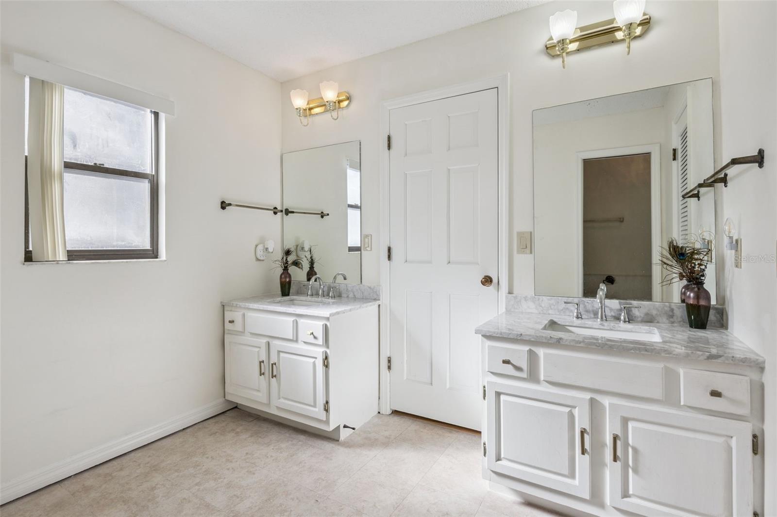 Image 16 of 36 For 1546 Stormway Court