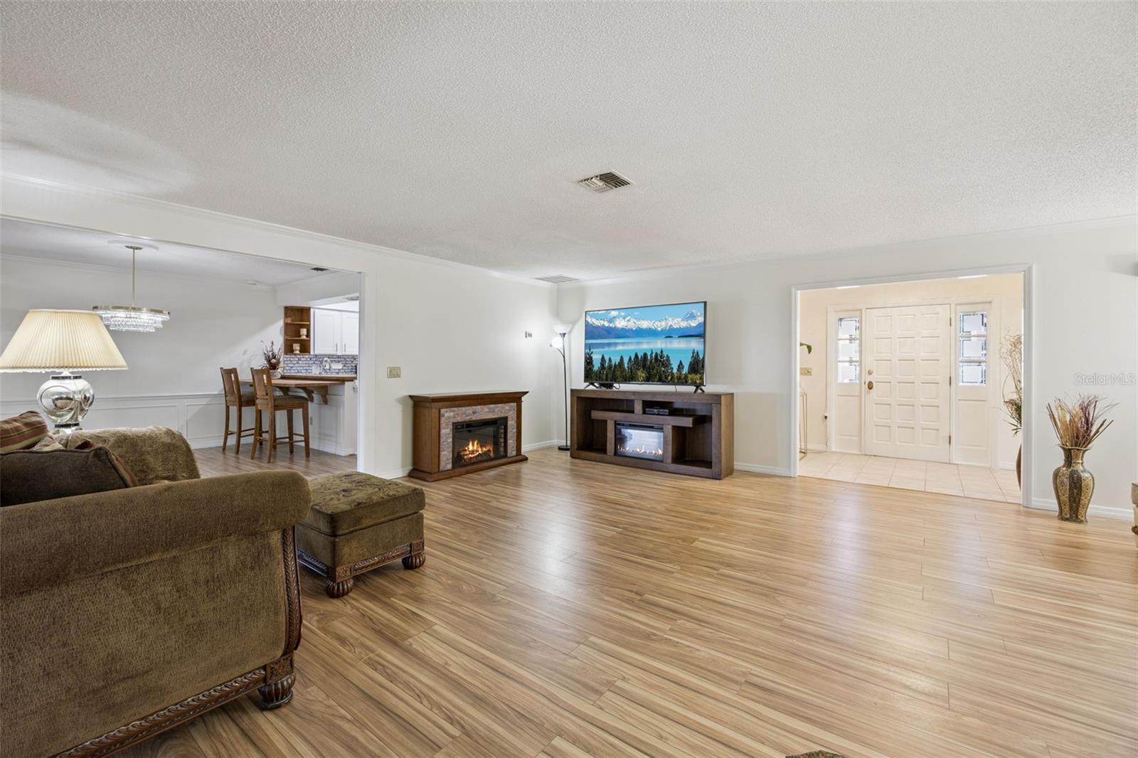 Image 4 of 36 For 1546 Stormway Court