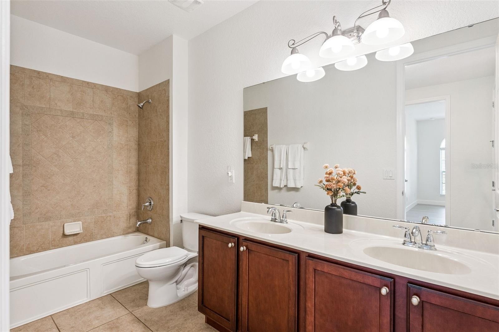 Image 18 of 32 For 8888 Della Scala Circle