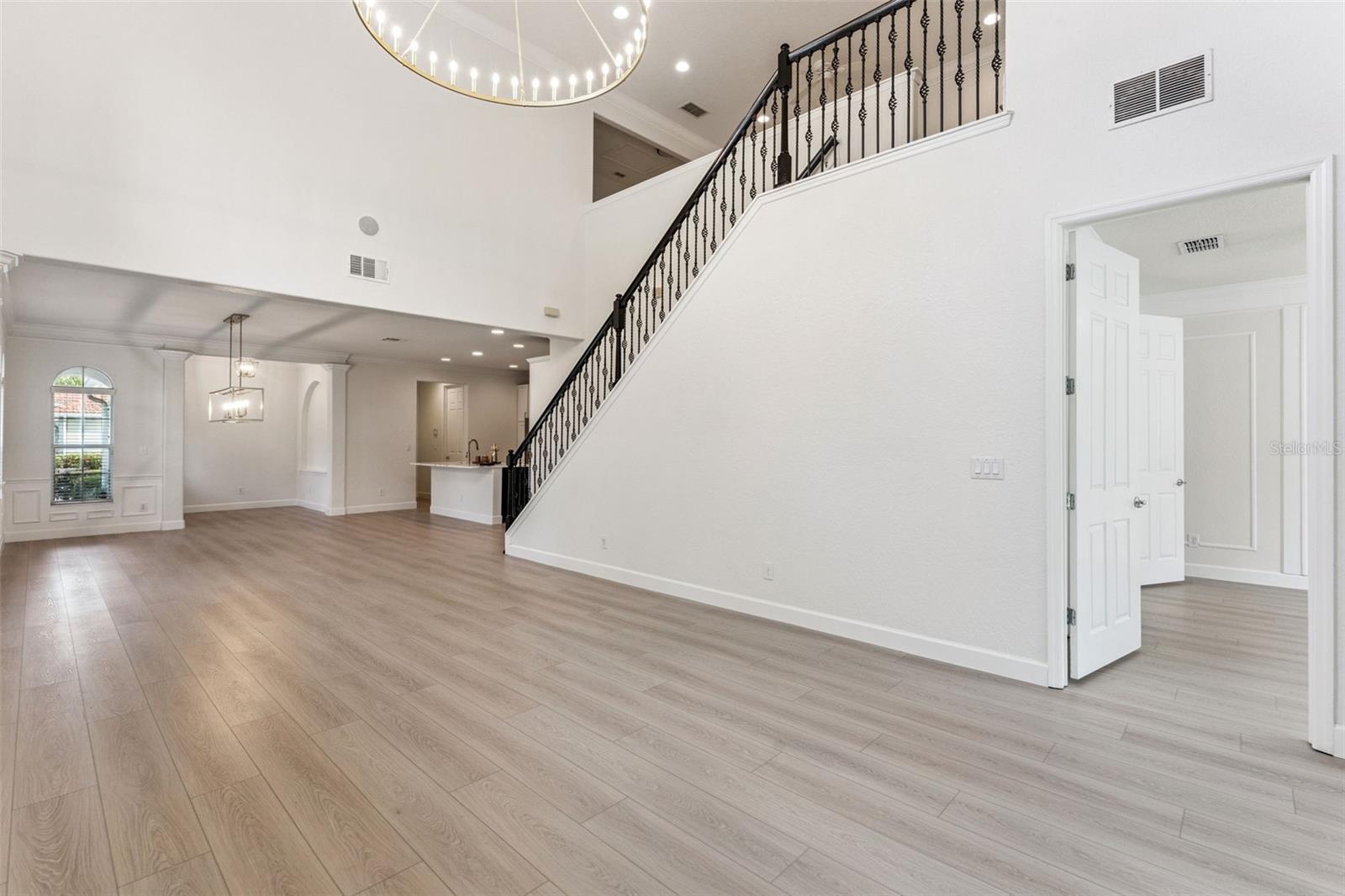 Image 8 of 32 For 8888 Della Scala Circle