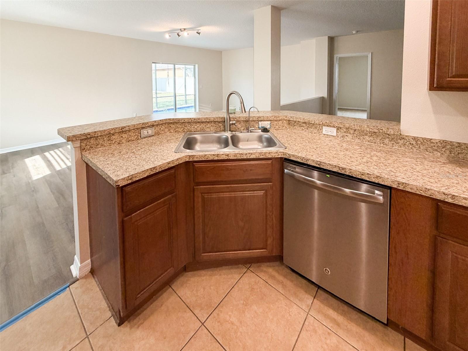 Image 18 of 24 For 2203 Anoka Way