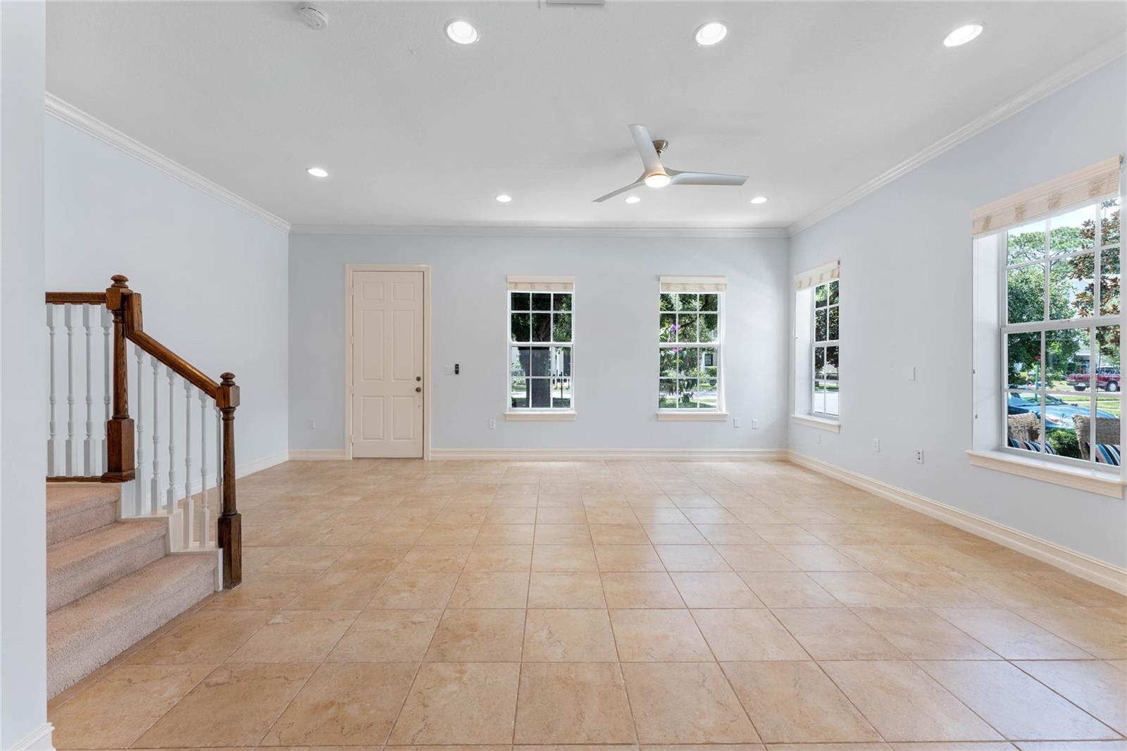 Image 15 of 23 For 915 Greenlawn Street