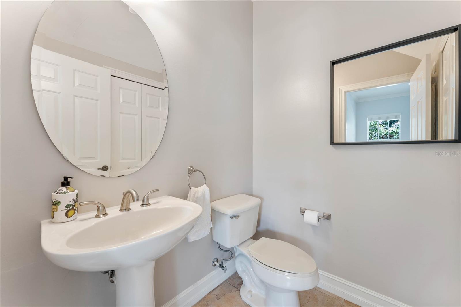 Image 17 of 23 For 915 Greenlawn Street