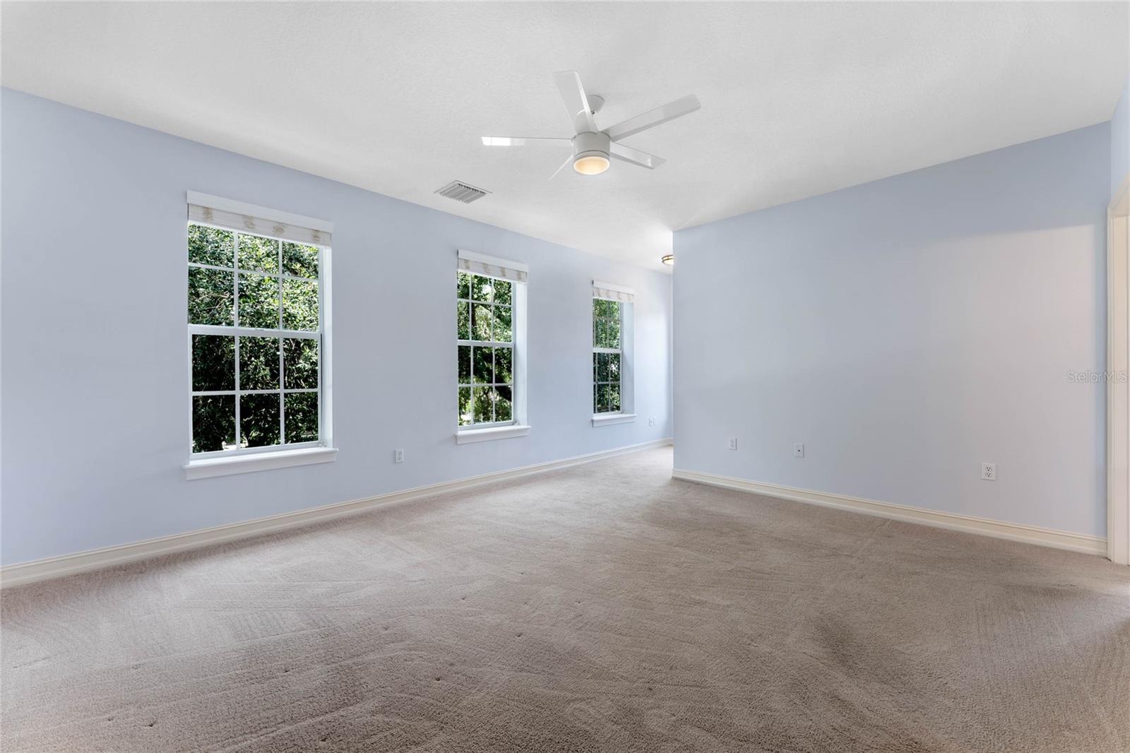 Image 3 of 23 For 915 Greenlawn Street