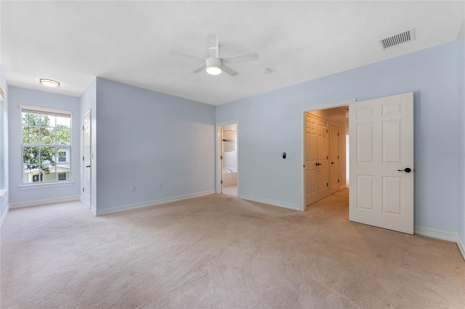 Image 4 of 23 For 915 Greenlawn Street