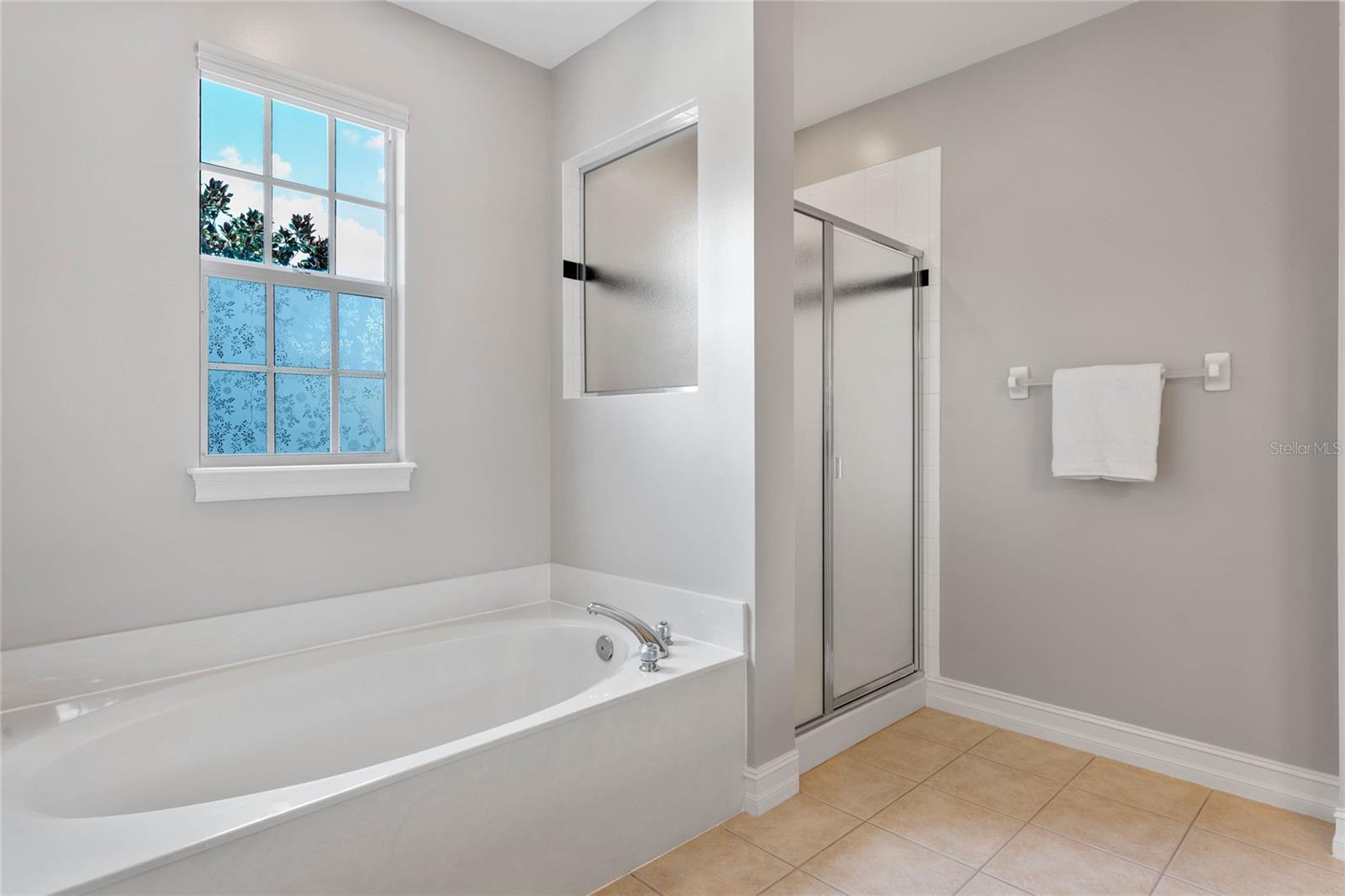 Image 6 of 23 For 915 Greenlawn Street