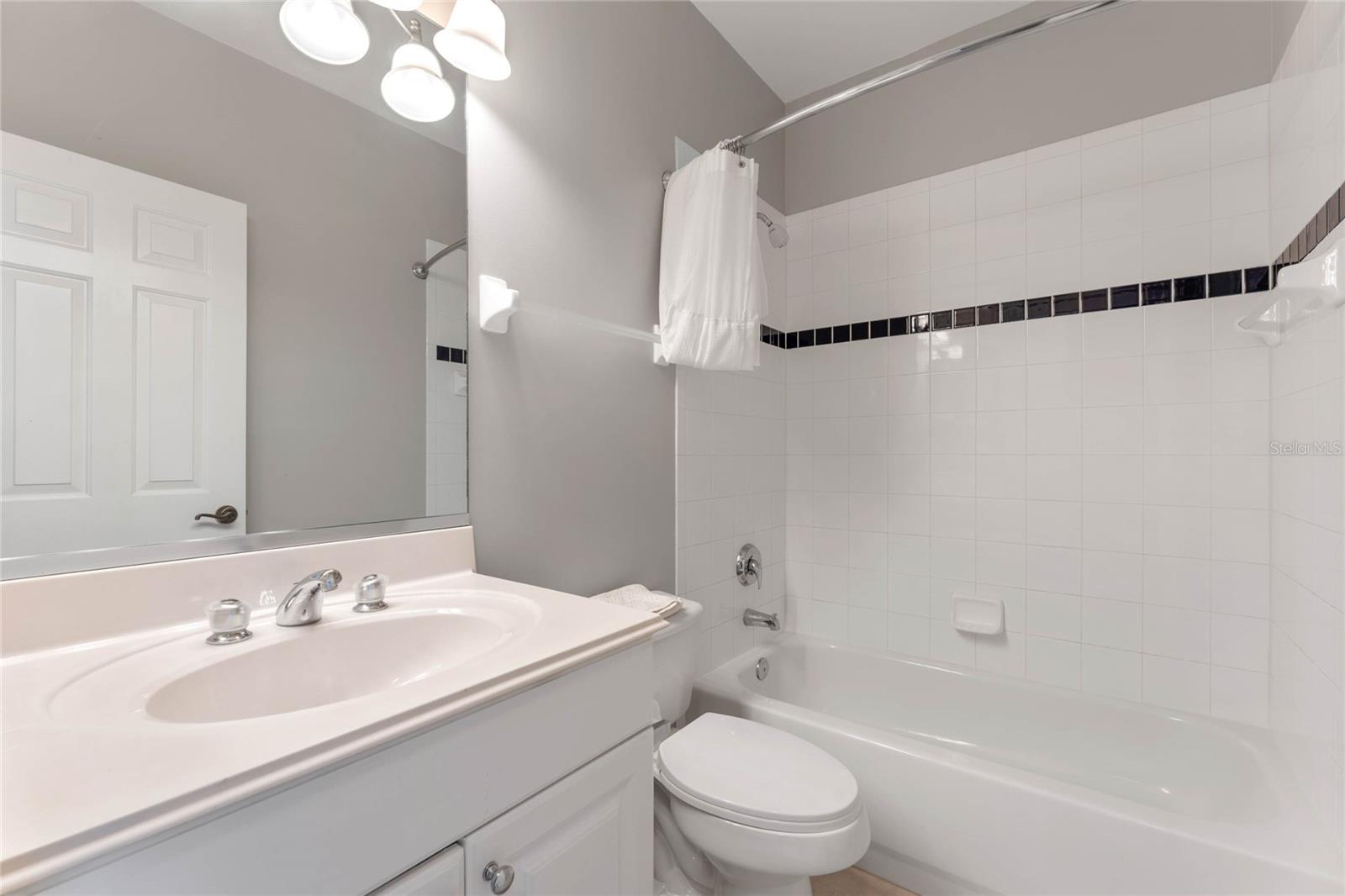 Image 9 of 23 For 915 Greenlawn Street