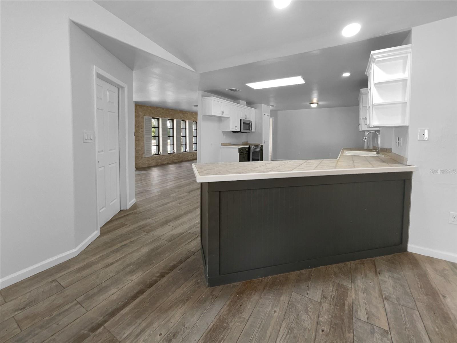 Image 10 of 29 For 510 Margarita Avenue