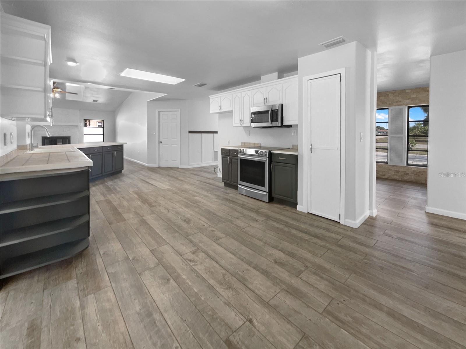 Image 11 of 29 For 510 Margarita Avenue