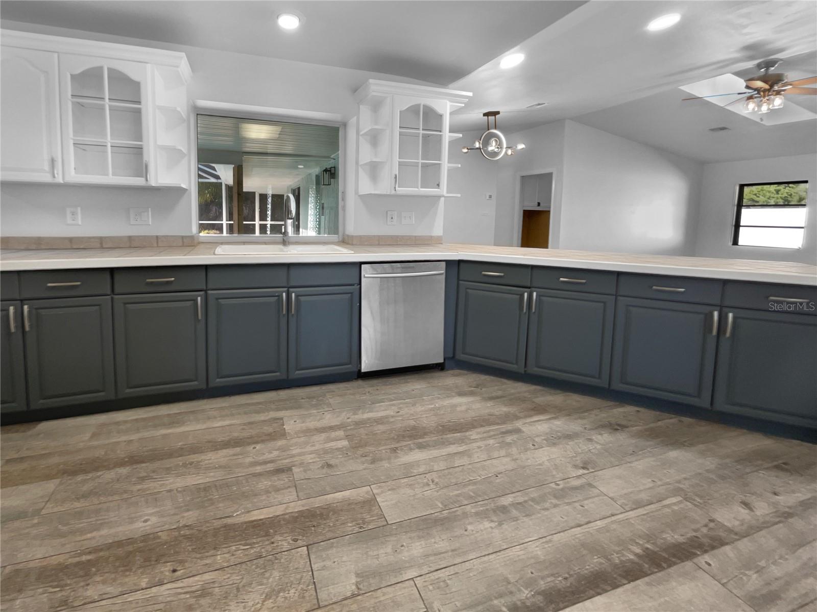 Image 8 of 29 For 510 Margarita Avenue