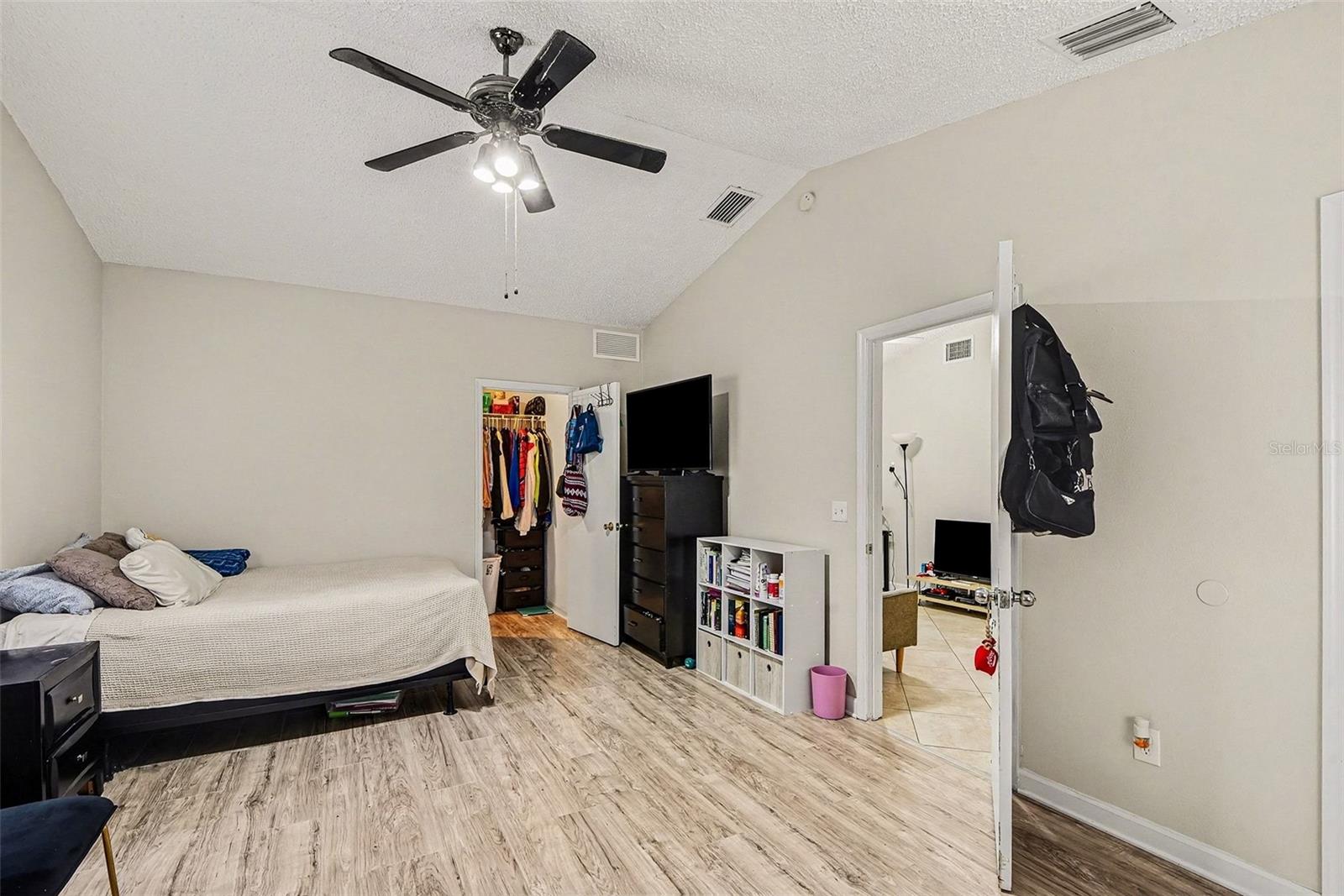 Image 18 of 23 For 3119 Shafton Avenue