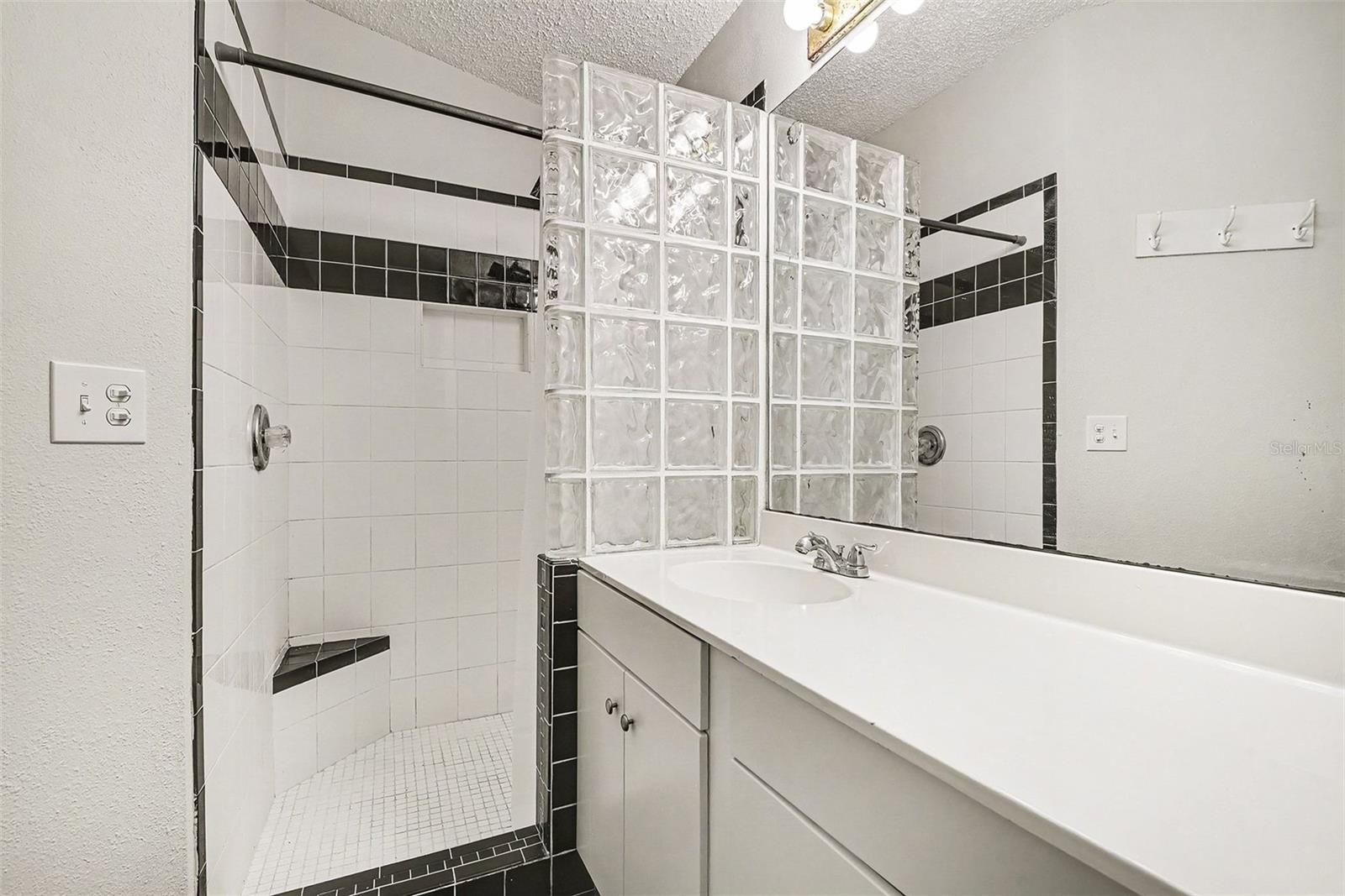 Image 19 of 23 For 3119 Shafton Avenue