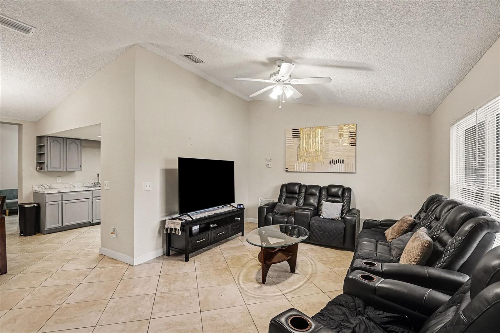 Image 6 of 23 For 3119 Shafton Avenue