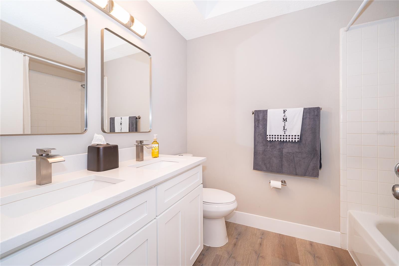 Image 16 of 22 For 1652 Riveredge Road