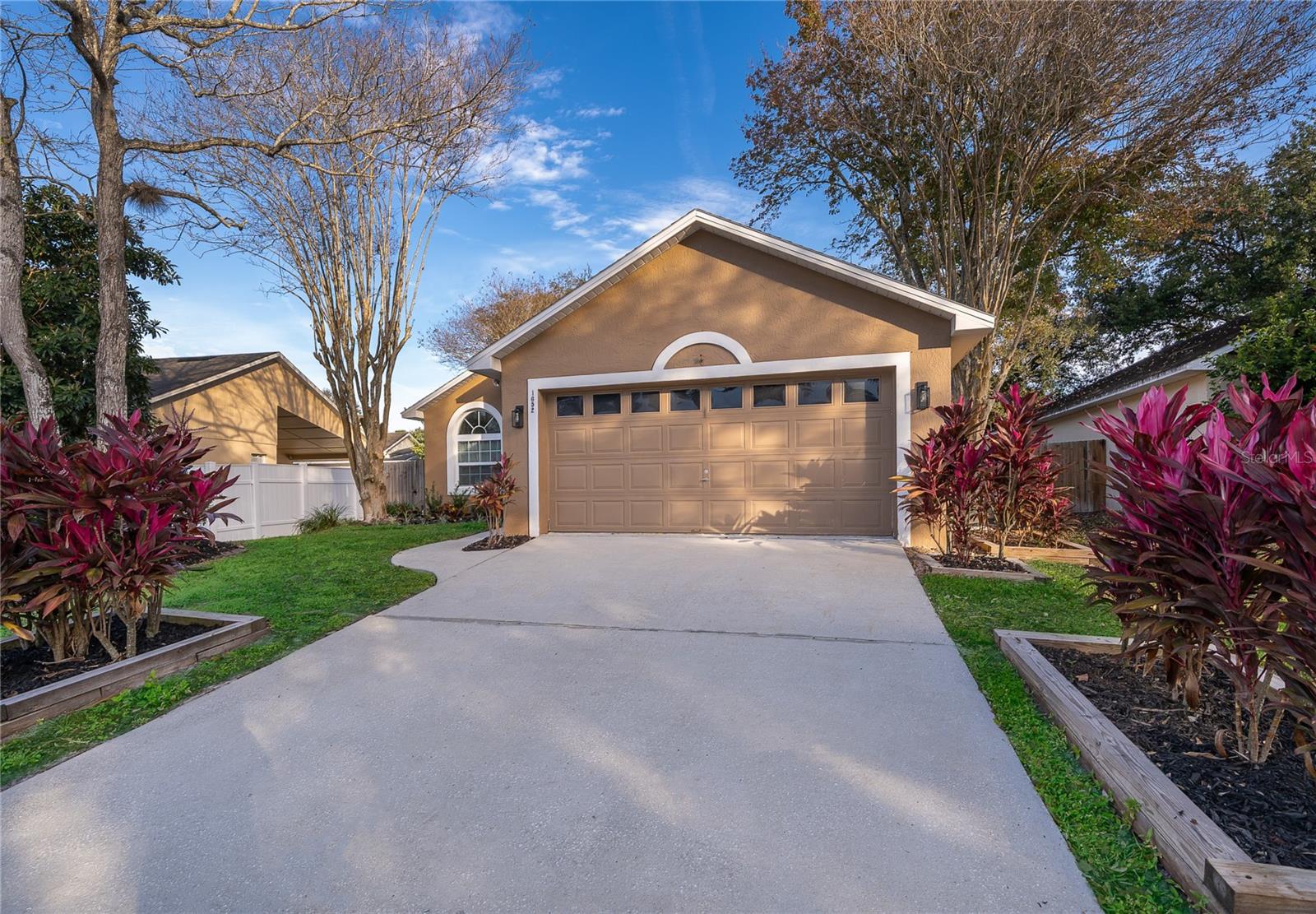 Image 2 of 22 For 1652 Riveredge Road