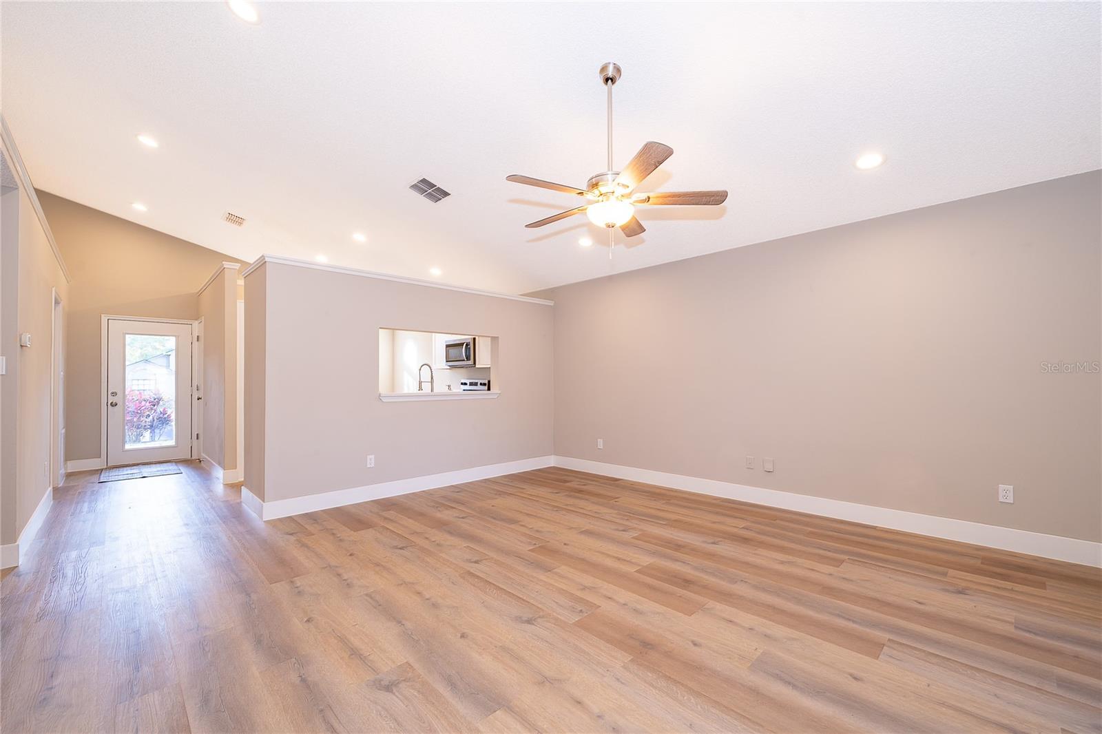 Image 3 of 22 For 1652 Riveredge Road