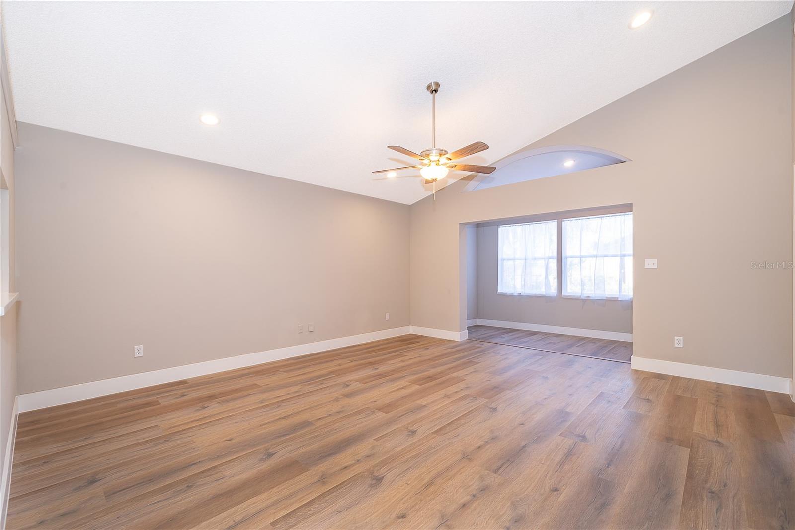 Image 4 of 22 For 1652 Riveredge Road