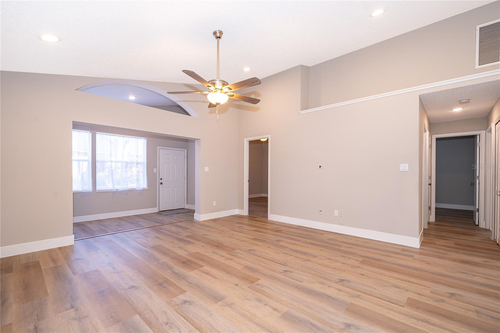 Image 5 of 22 For 1652 Riveredge Road