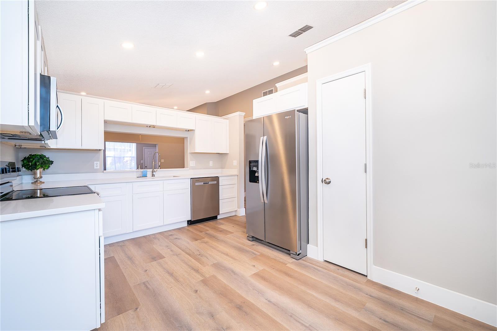 Image 8 of 22 For 1652 Riveredge Road