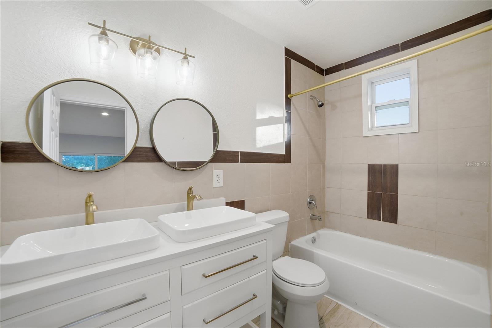 Image 18 of 38 For 722 22nd Street