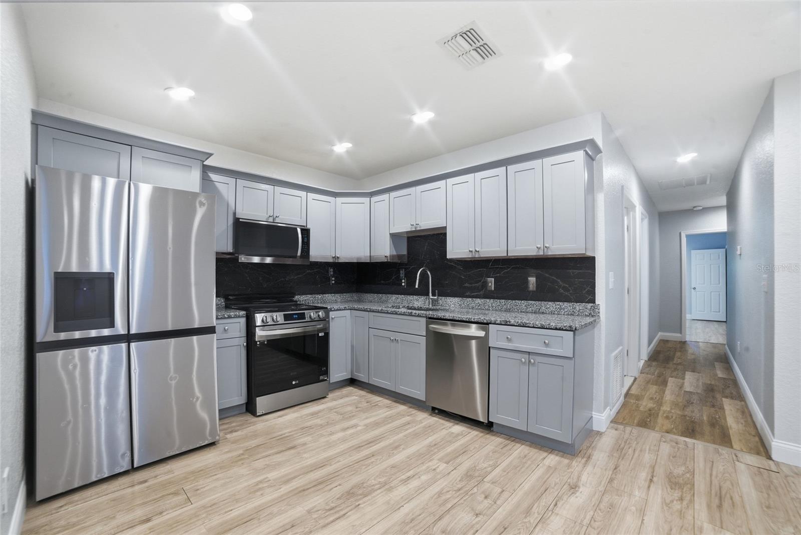 Image 7 of 38 For 722 22nd Street