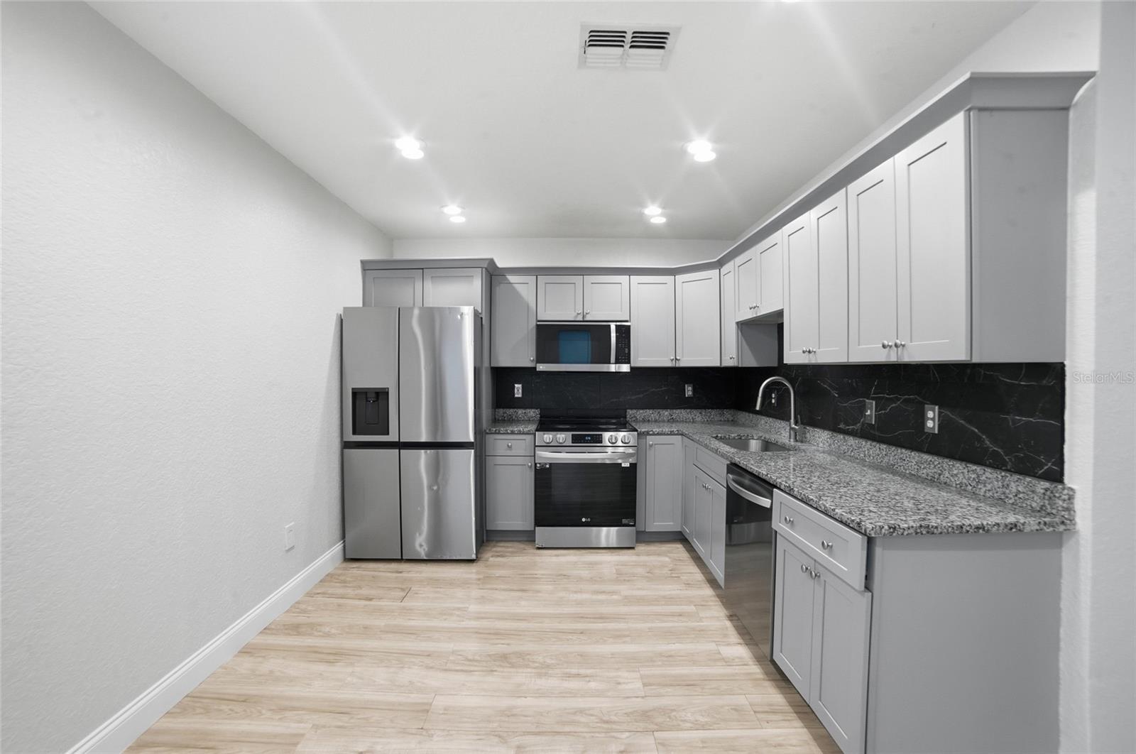 Image 8 of 38 For 722 22nd Street