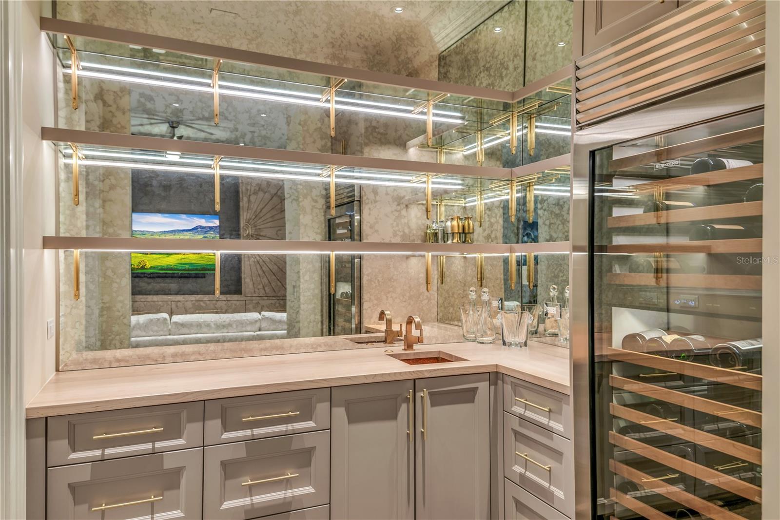 Image 17 of 86 For 637 Park Avenue