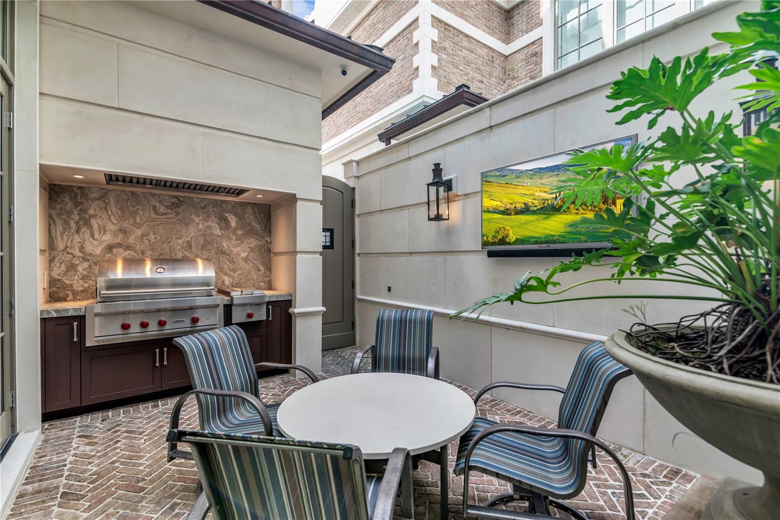 Image 20 of 86 For 637 Park Avenue