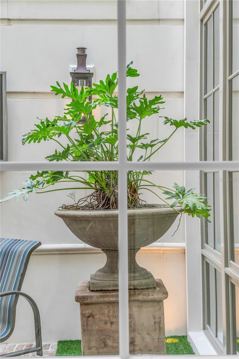 Image 21 of 86 For 637 Park Avenue