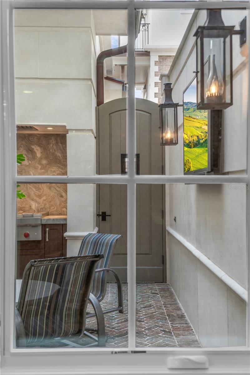 Image 22 of 86 For 637 Park Avenue