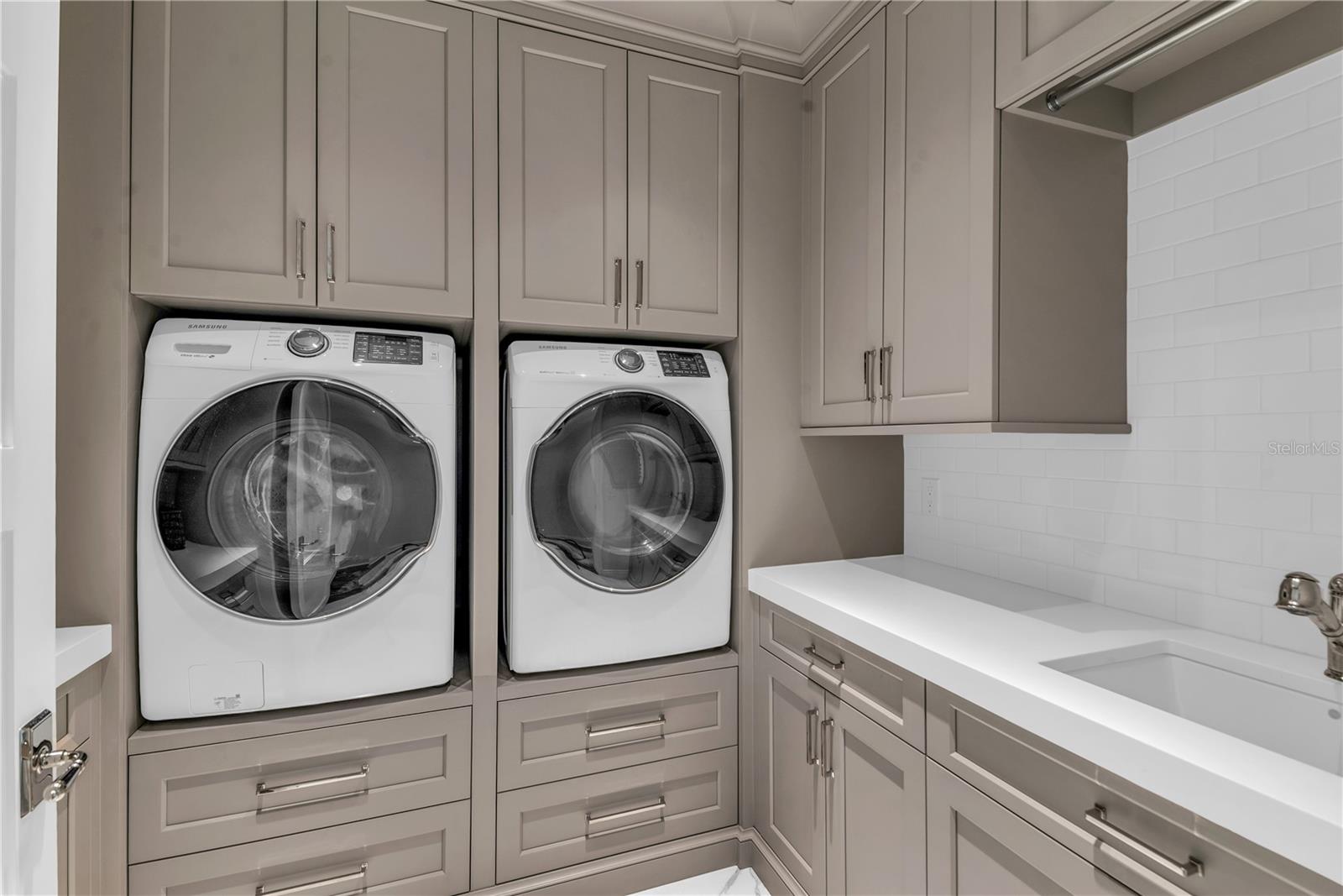 Image 42 of 86 For 637 Park Avenue