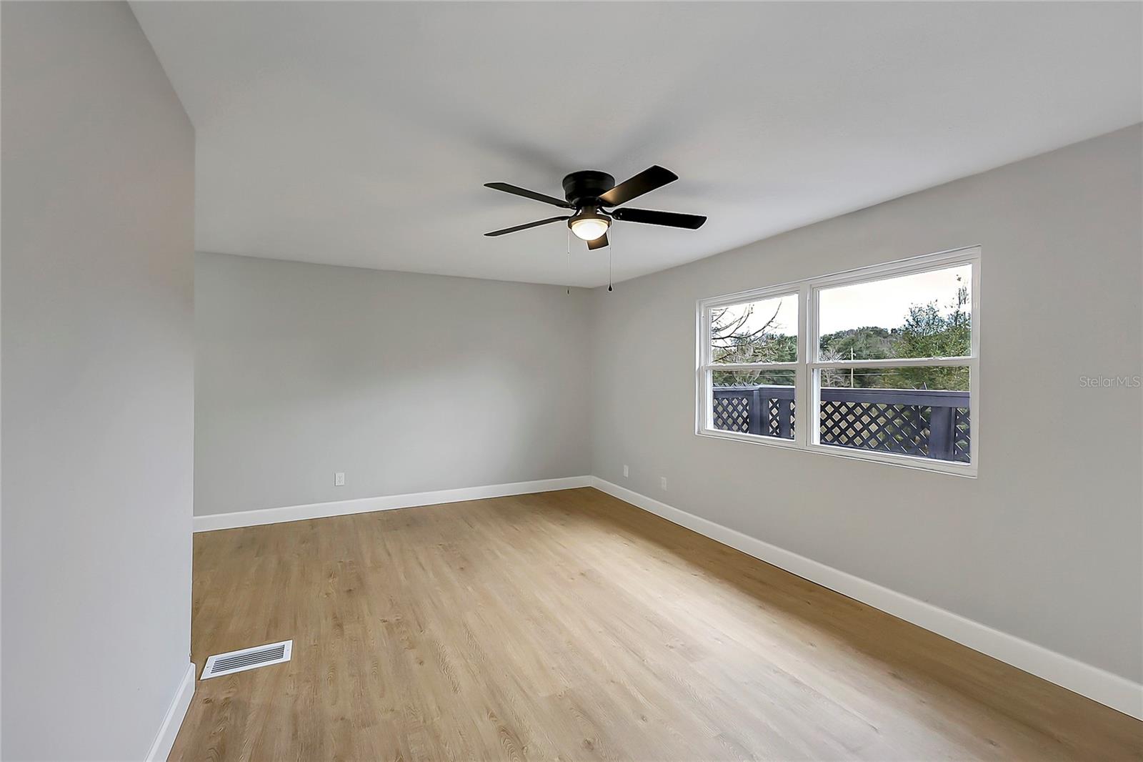 Image 4 of 34 For 5321 9th Place