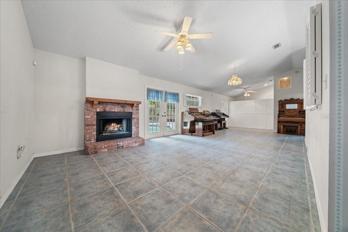 Image 10 of 52 For 1211 Old Us Highway 441