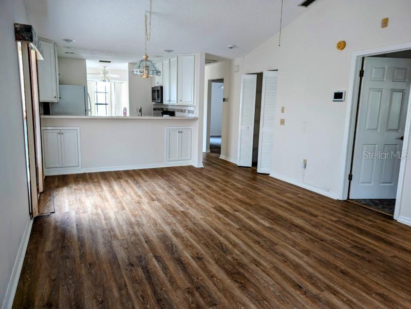 Listing photo id 1 for 13229 Molitor Court