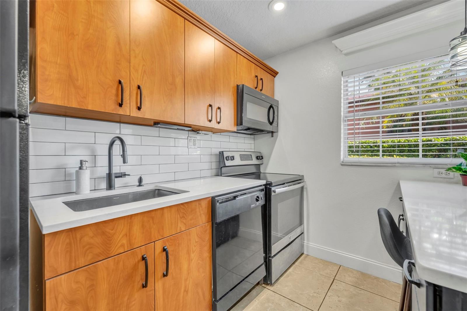 Image 11 of 19 For 1535 Catherine Street 42