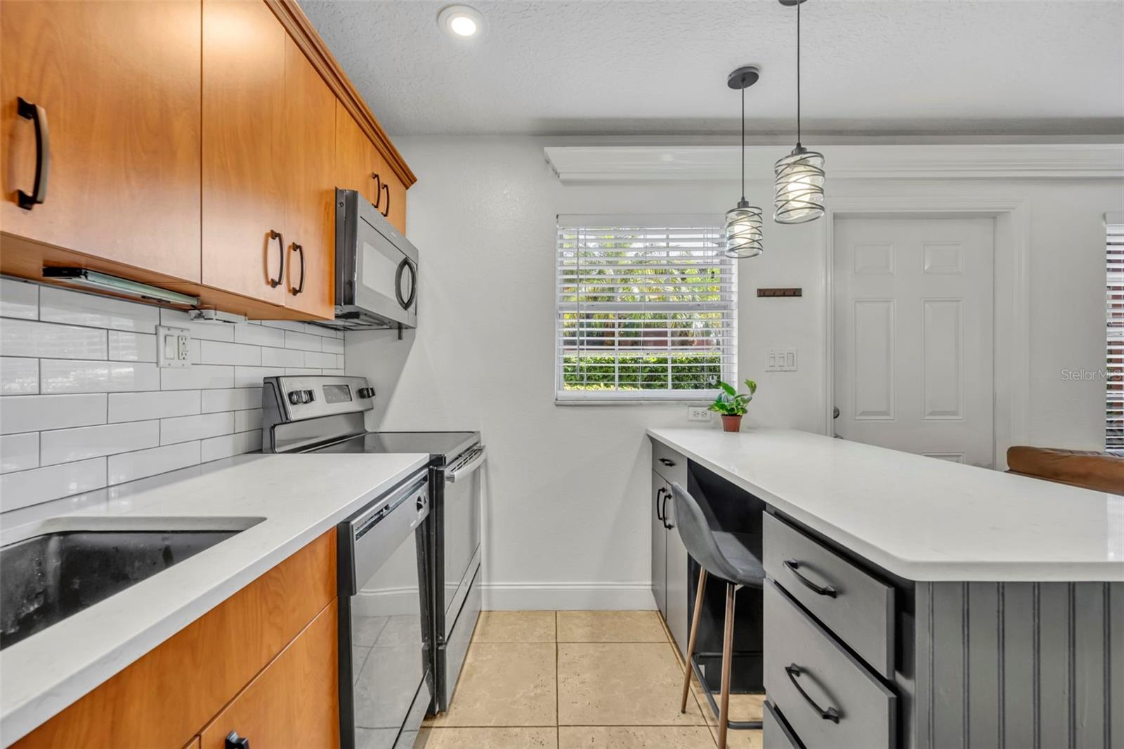 Image 12 of 19 For 1535 Catherine Street 42