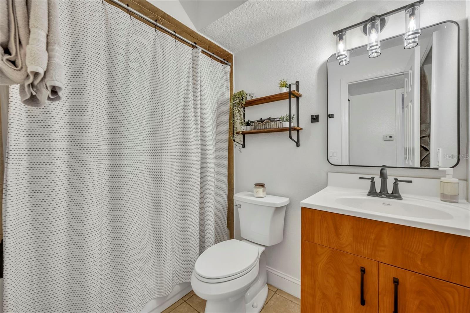 Image 15 of 19 For 1535 Catherine Street 42