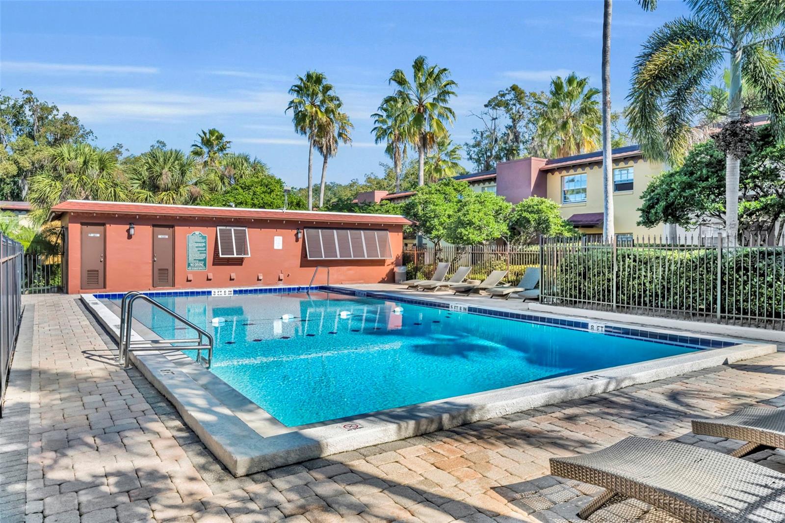 Image 19 of 19 For 1535 Catherine Street 42