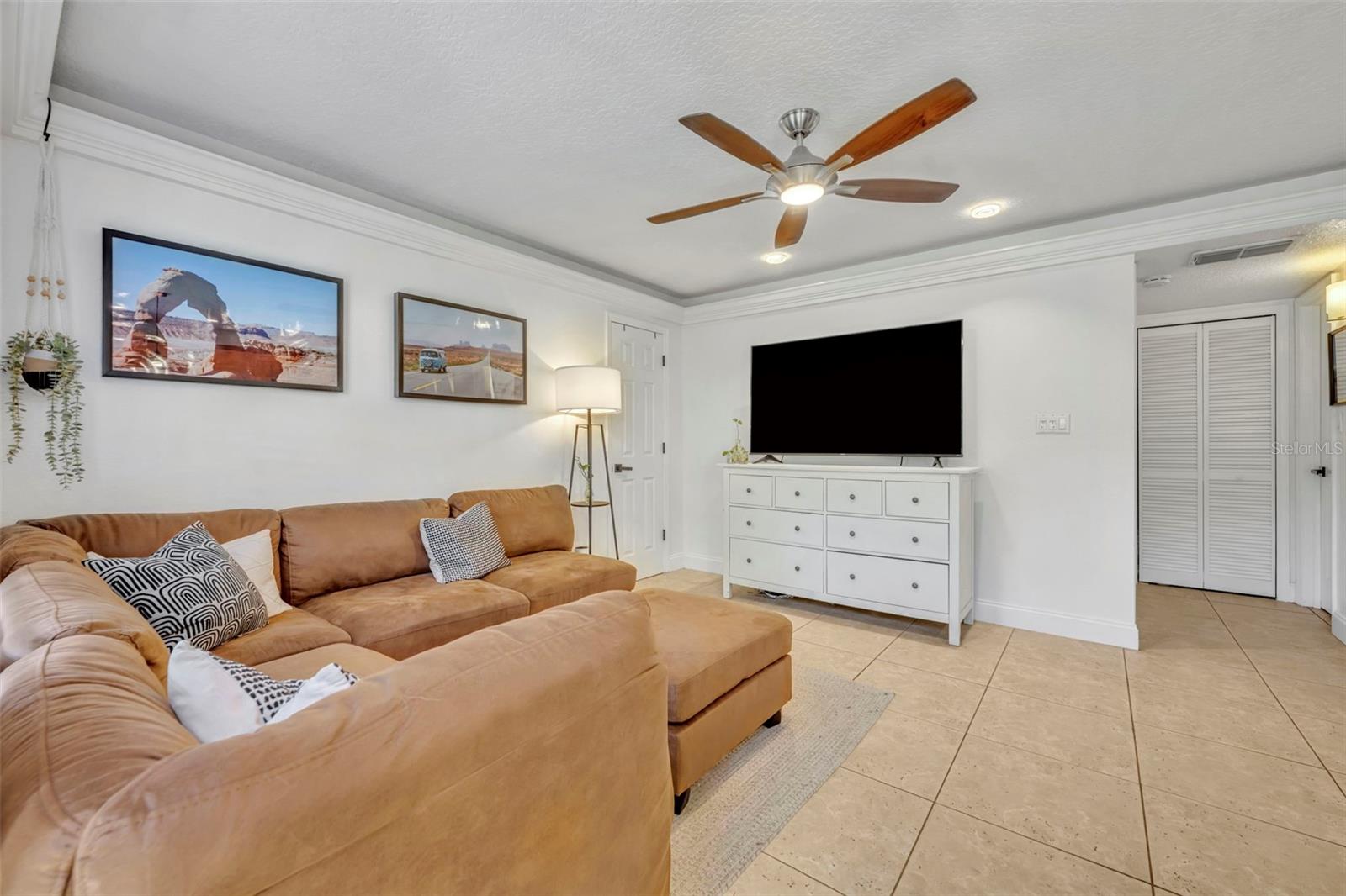 Image 4 of 19 For 1535 Catherine Street 42