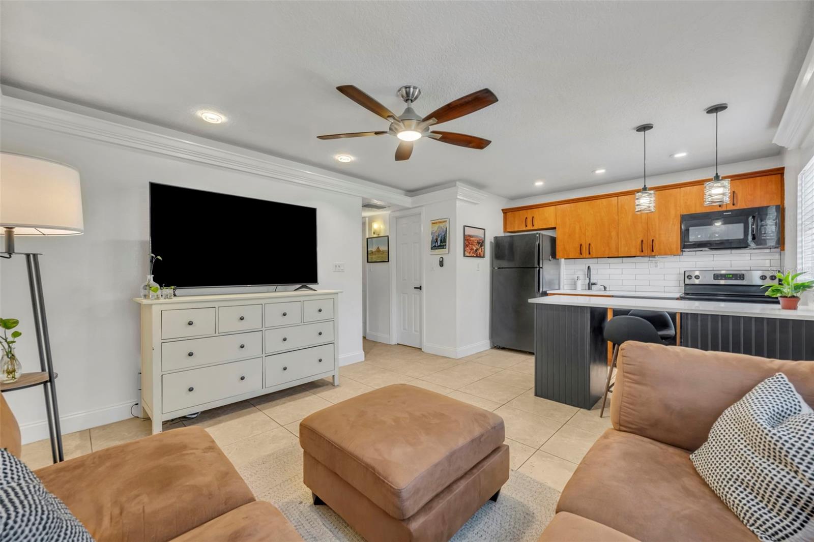 Image 7 of 19 For 1535 Catherine Street 42