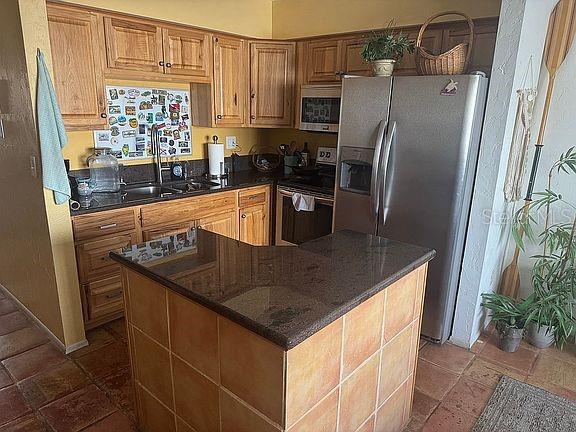 Image 3 of 6 For 525 Manatee Court 8