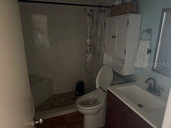 Image 5 of 6 For 525 Manatee Court 8