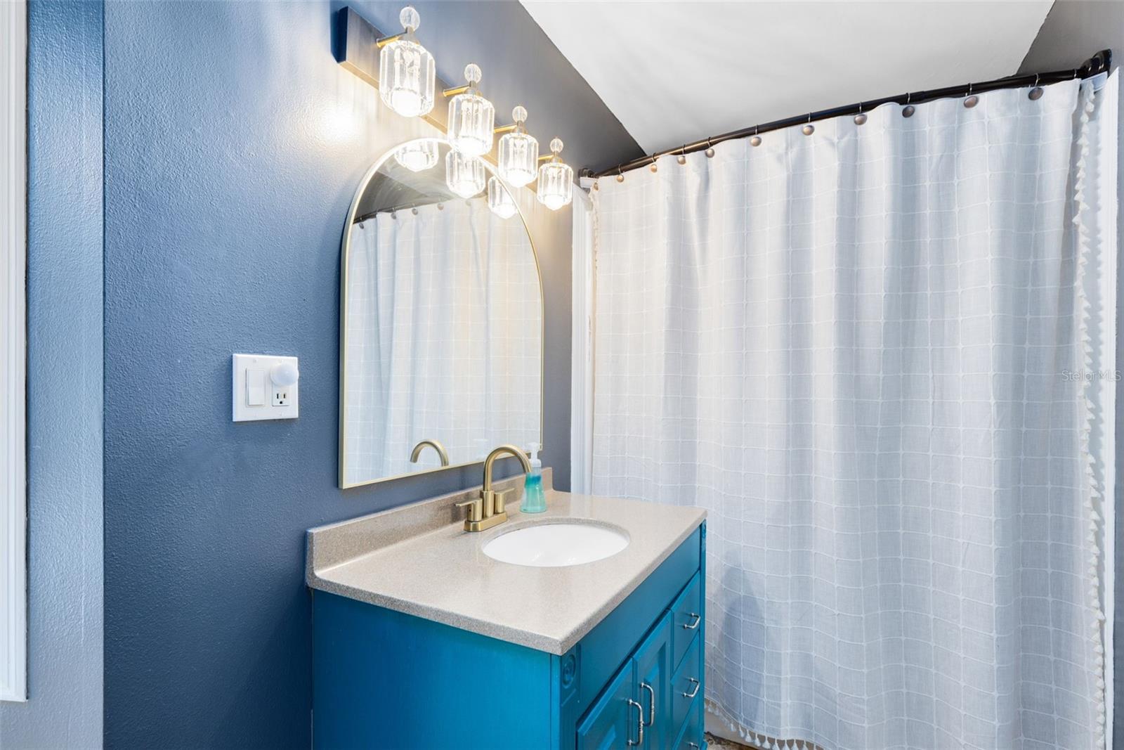 Image 16 of 46 For 2330 Narcissus Avenue