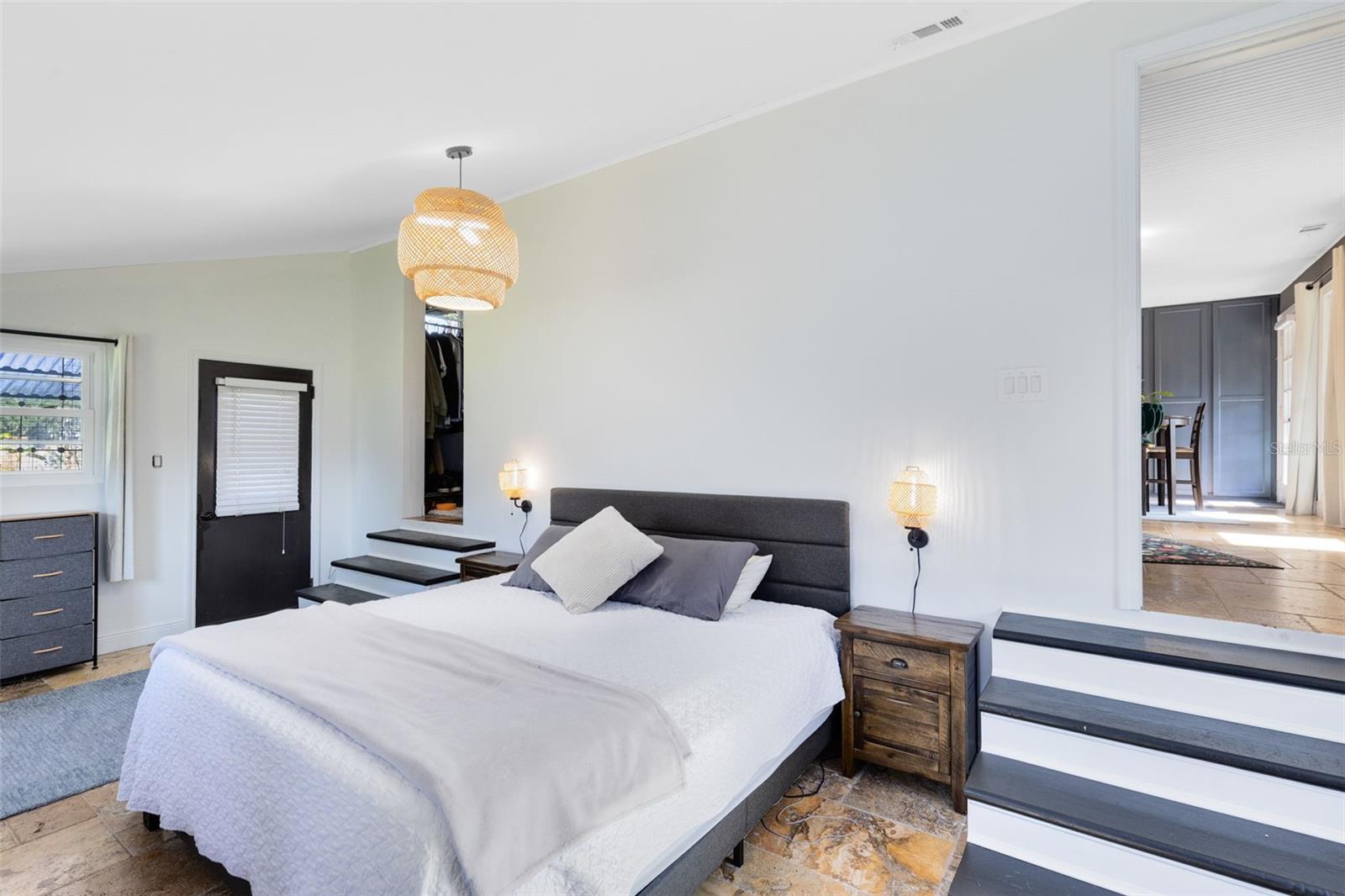 Image 17 of 46 For 2330 Narcissus Avenue