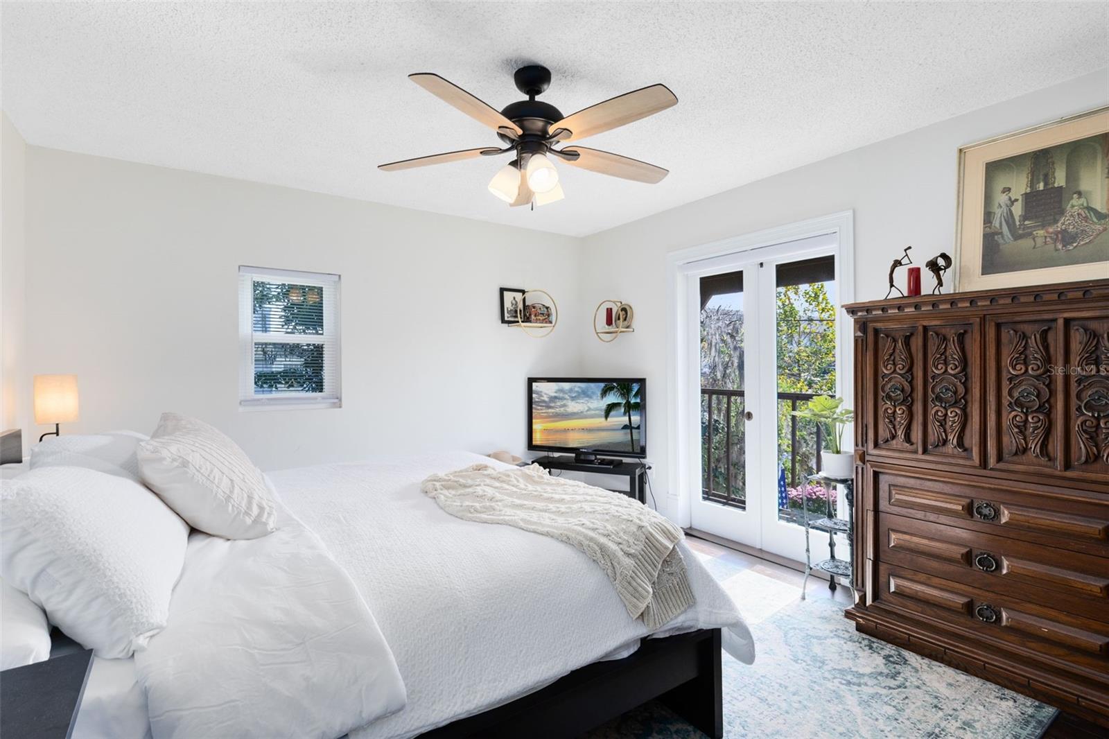 Image 19 of 46 For 2330 Narcissus Avenue