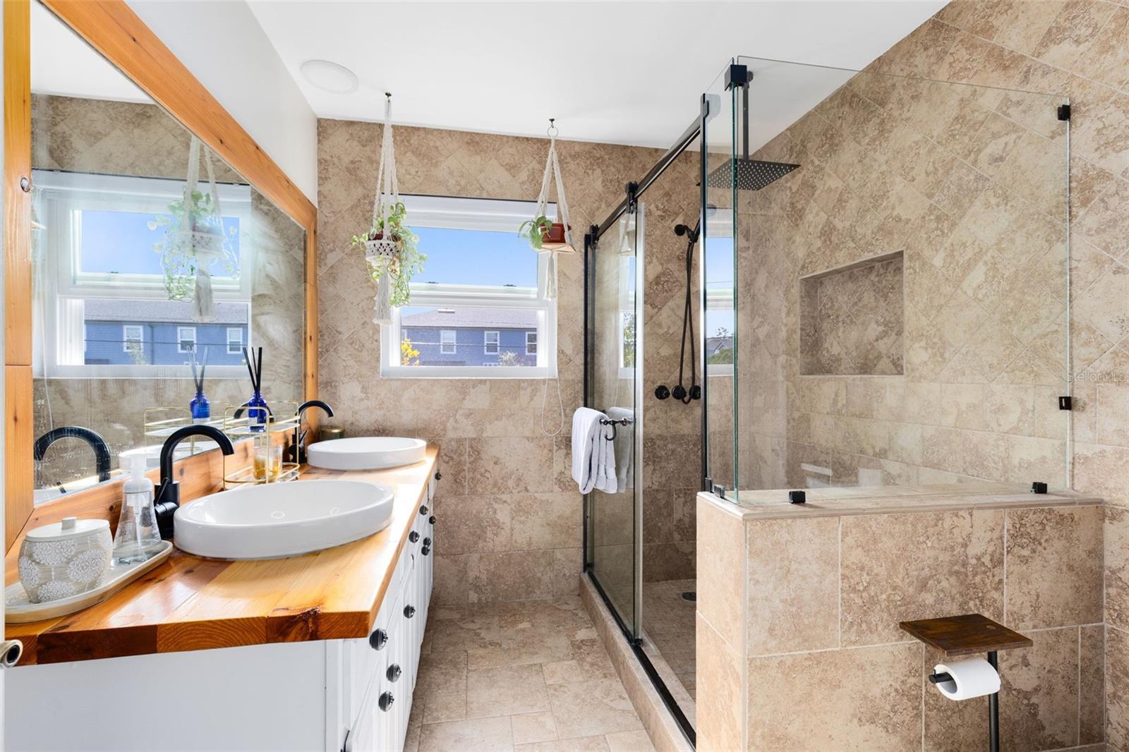 Image 20 of 46 For 2330 Narcissus Avenue